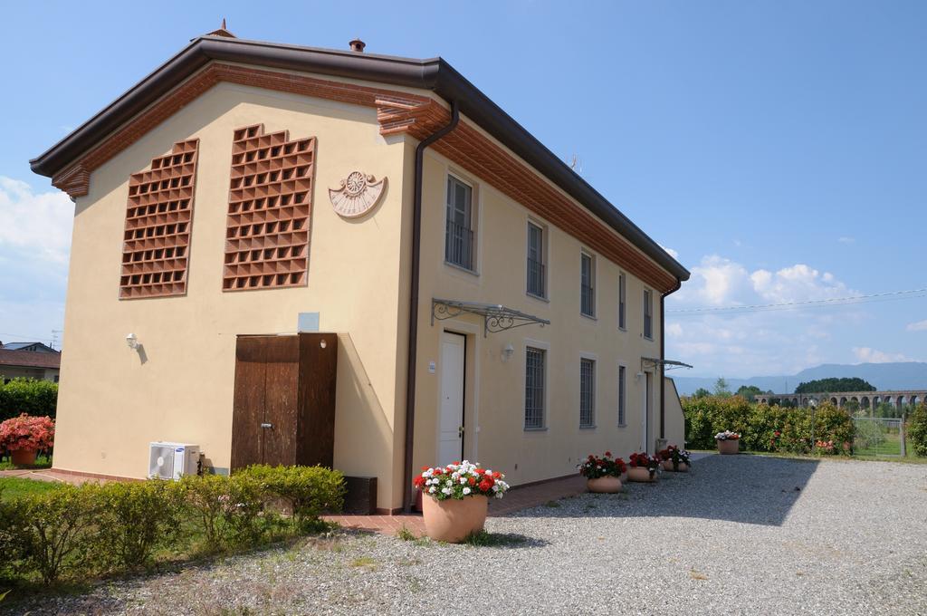 Appartamenti Vacanze Il Nottolini Capannori Bagian luar foto